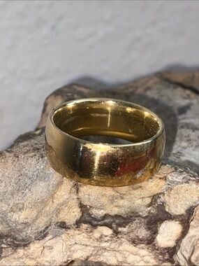 5/$10❤️❤️❤️NEW Classic Gold Tone Zinc Alloy Band Ring - Polished Gold Finish